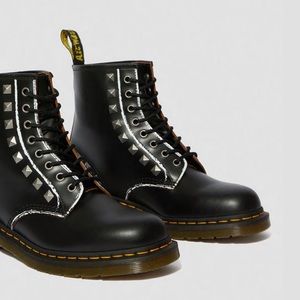 Dr Marten’s 1460 STUD, EUC, Black Rolled Vintage Smooth